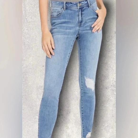 INC Women's Denim Regular Fit Skinny Leg Y2K Faded Distressed Light Wash Jeans 4 - Picture 1 of 9